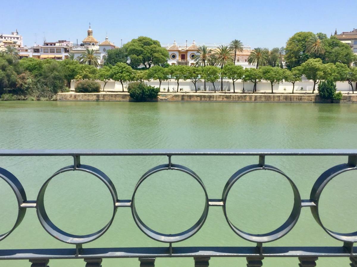 Betis A La Orilla Del Guadalquivir & Vistas A La Giralda — Photos 2
